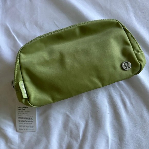 lululemon athletica Handbags - 🆕💚 Lululemon Everywhere Belt Bag - Edamame Green